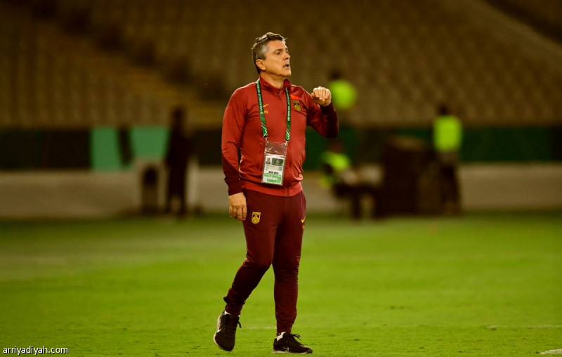 بوتشي.. صلابة دفاعية.. وحلم آسيوي